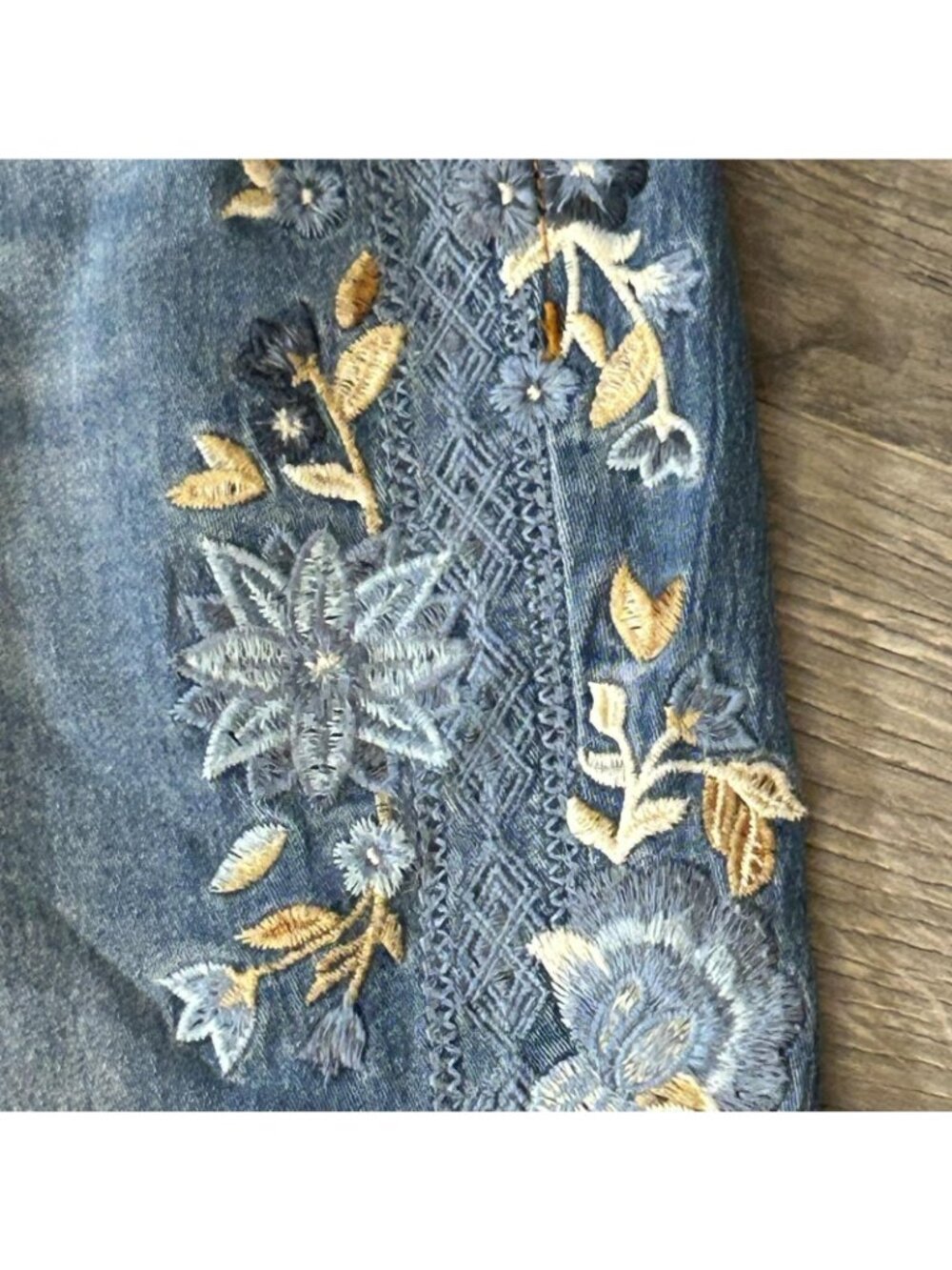 Driftwood Jeans Womens M Blue Embroidered Floral Jogger Tapered Elastic Waist - Picture 3 of 11